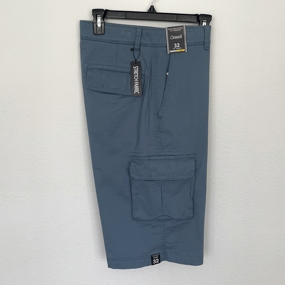 Men’s size 32 blue cargo shorts